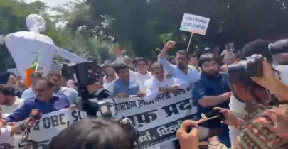 राहुल गांधी के आरक्षण बयान पर बीजेपी का दिल्ली में जोरदार विरोध, इस्तीफे की मांग