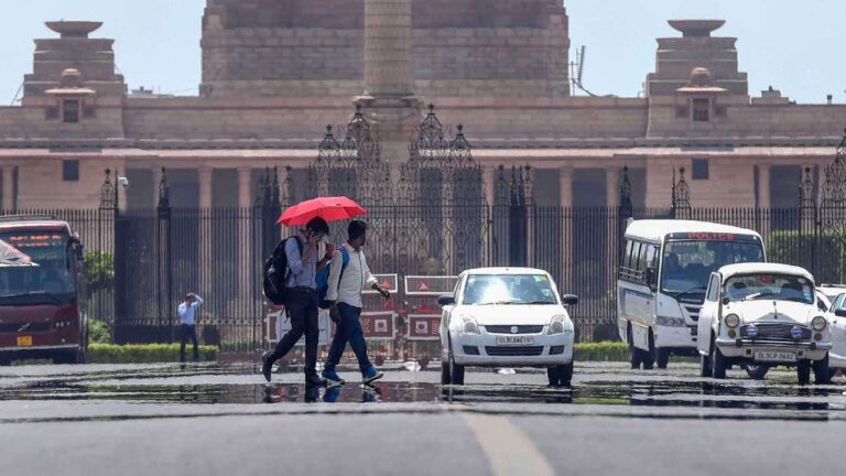 Weather Updates: उत्तर भारत में बदला मौसम का मिजाज़-आज रात हो सकती है बारिश