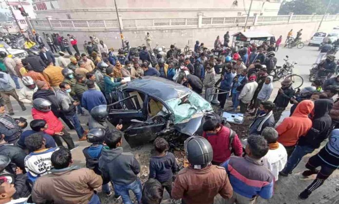 Lucknow-1090-accident