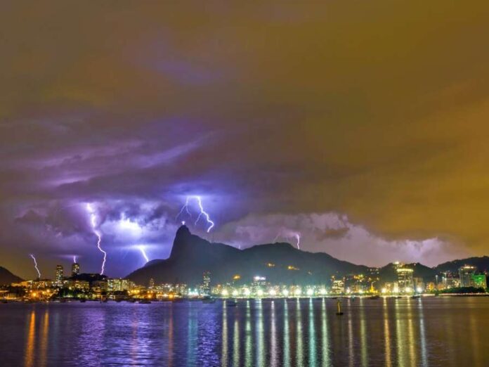 Rio de janerio storm killed 18 people