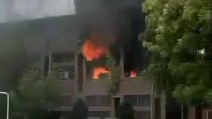 Delhi Fire Breaks Out At Ram lal college