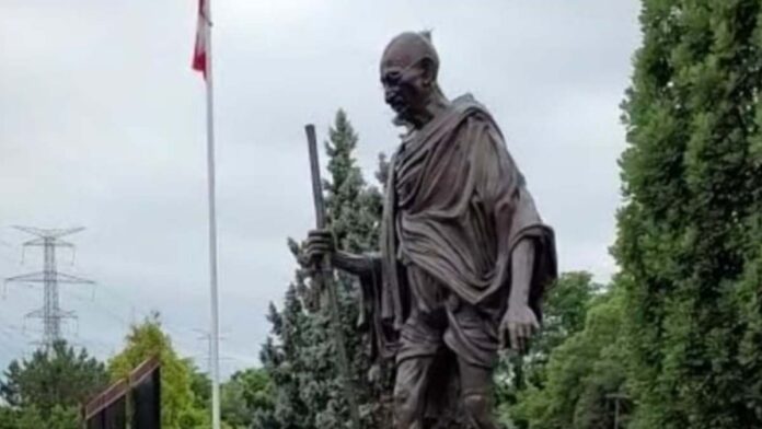 canada apology for desecration of gandhi statue